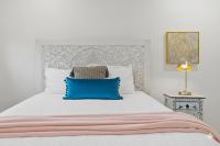 New Tiffany Blue Home on UT Campus, Moody Centre with Dedicated Parking - Chambres d'hôtes Austin