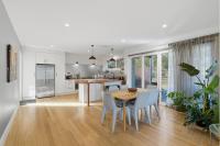 Taroona Hideaway - 3 Bedroom House with Sauna - Bed and Breakfast Taranna