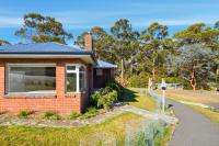 Taroona Hideaway - 3 Bedroom House with Sauna - Bed and Breakfast Taranna