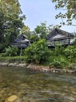 Kanopi Kalong Riverside Villa 2 Tent Ulu Yam Batang Kali - B&B Batang Kali