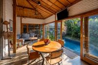 Villa Ju Ju, 3BR Iconic Villa in the Hearth of Pererenan, 5 mins from Canggu - Chambres d'hôtes Canggu
