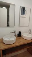 Huge House 210sqm 19 people Private Outdoor 2 Parking Top Location - Chambres d'hôtes Saint-Ouen