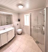 High standard, large cabin with amazing view - B&B Stryn