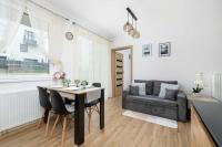 Elegant Apartment in Gliwice with Garden Desk and Parking by Noclegi Renters - Chambres d'hôtes Gliwice