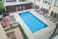 Stylish Downtown Stay | Pool, Gym, Valet Parking - Bed and Breakfast Dallas