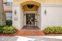 Designer Condo at The Yacht Club Aventura 9505 - B&B South Holland