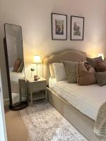 Penthouse Retreat - Southampton City Centre, Sleeps up to 4 & Free Allocated Parking! - B&B Southampton