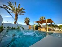 Relájate en piscina-spa, terraza BBQ y AC Paracas - B&B Paracas