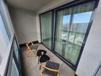 Centre NEW modern apartment & parking near O2 arena - plátce DPH - with large glass balcony - Chambres d'hôtes Prague