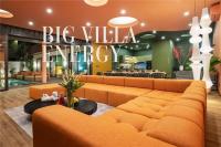 Canggu's Latest Showstopper Designers 7-Bed XXL Happy People Villa off Nelayan Beach - Ferienwohnung Canggu