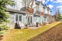 Rocky Mountain 2BR Bliss MTN Views Near DT and Banff - Chambres d'hôtes Canmore