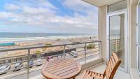 The Bay Luxury Beachfront Apartment - B&B Table View