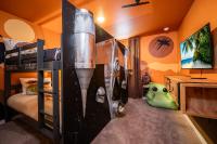 Captivating New 7BR Home by Disney w Games Pool - B&B Davenport