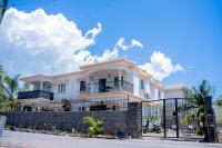 Good Place, Tropical House near Beach Rooftop - B&B Grande Rivière Noire