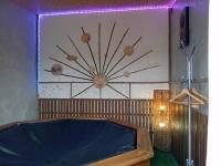 Cabane insolite & Spa privatif - Chambres d’hôtes Montpouillan