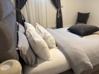 Five Star Inspired Private Suite - Bed and Breakfast Calgary