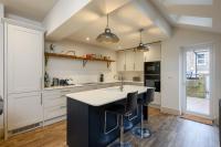 Stylish 3BR Townhouse Sleeps 6 Near City Centre - Chambres d'hôtes York