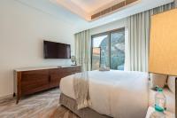 Peaceful Villa Bedroom,Assistant Room, Cliffside View in The Address Fujairah Residences Garden, Sharm by Deluxe Holiday Homes - B&B Fujairah