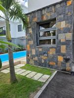 Myki Family Villa - short walk to beach - Bed and Breakfast Grand Baie