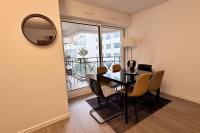 Bright living room in Levallois-Perret - B&B Levallois-Perret