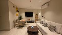 شقة بصالة وخمس غرف نوم بالقرب من المدينة العالمية - B&B Dammam