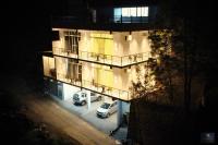 The Oaks - Scenic Couple Retreat in Kasauli with Private Balcony Views - B&B Kasauli