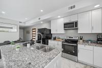 Modern 3 BR Retreat on River With DT Skyline View - B&B Dallas