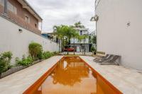 Thali House com Varanda Gourmet e churrasqueira, Piscina, 950M da praia, WiFi, AC, 2 vagas para carro - B&B São Sebastião