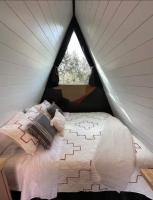 NEW! Unique Modern Glamping Chalet #4 - Chambres d'hôtes Orderville