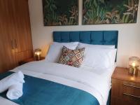 Spacious 3BR - Nr Clifton Train Station 510min walk - Garden Free Parking - Ferienwohnung Manchester