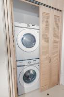 Family Friendly Modern 2BR 2BA Steps to Beach - Ferienwohnung Gaira