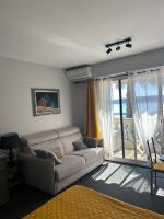 Sea View Studio by The Beach, City Centre, Seafront, Parking - Chambres d'hôtes Menton