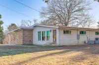 Walk to Town: Historic Quitman Gem w/ Private Yard - B&B Quitman