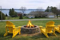 BizLodge Napanee Hillside Bayview Group And Family - B&B Deseronto