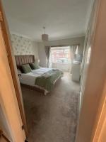 4 bedroom family home - steps away from the beach - Ferienwohnung Skegness