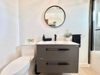 Historic Charm & Modern Comfort Sleeps 8 - Chambres d'hôtes Québec