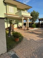 Villa Claudia villa bifamiliare - B&B Anzio
