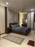 Zeta Mall Urban Studio Pool & Prime Location - Bed and Breakfast Islamabad