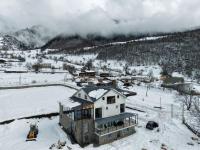 Guesthouse Laurbili - B&B Mestia