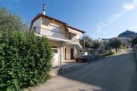 Modern 3 Bed Home with Balconies and Sea Access - Chambres d'hôtes Vrachnaíika