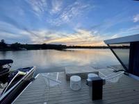 Luxus Hausboot - Exklusives Wohnen auf dem Wasser - B&B Brandenburg an der Havel