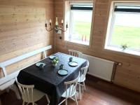 Peaceful House with Easy Island Access - B&B Oyrarbakki