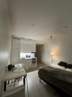 Super Cozy Studio ONLY Steps from Metro & REDI! SELF CHECK-IN! - B&B Helsinki