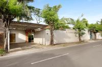 6BR Seminyak Oasis with 2 Private Pools - Bed and Breakfast Seminyak