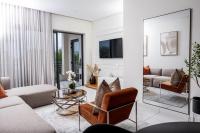Luxury Hyde Park Apartment - 5min To Sandton With Gym,Pool and Restaurant On Premises - Chambres d'hôtes Johannesbourg