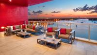 Ocean View Stay with Rooftop Pool Near the Beach - B&B Hollywood