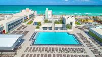 Ocean View Stay with Rooftop Pool Near the Beach - B&B Hollywood
