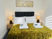 Deluxe One-Bedroom Apartment, Central - Bed and Breakfast Swindon