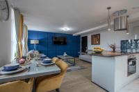 Emerald 3 Bedroom Apartment-Free Parking-Walk to Station-WA1 - B&B Warrington