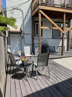 The Wrigleyville VIP-200 Steps from Wrigley Field - B&B Chicago